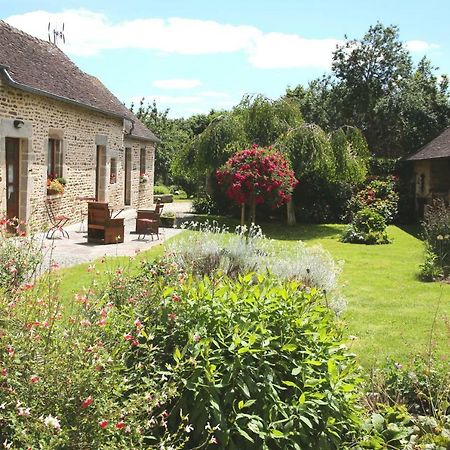 Chambre D'Hote Courtoux Saint-Denis-sur-Sarthon Kültér fotó