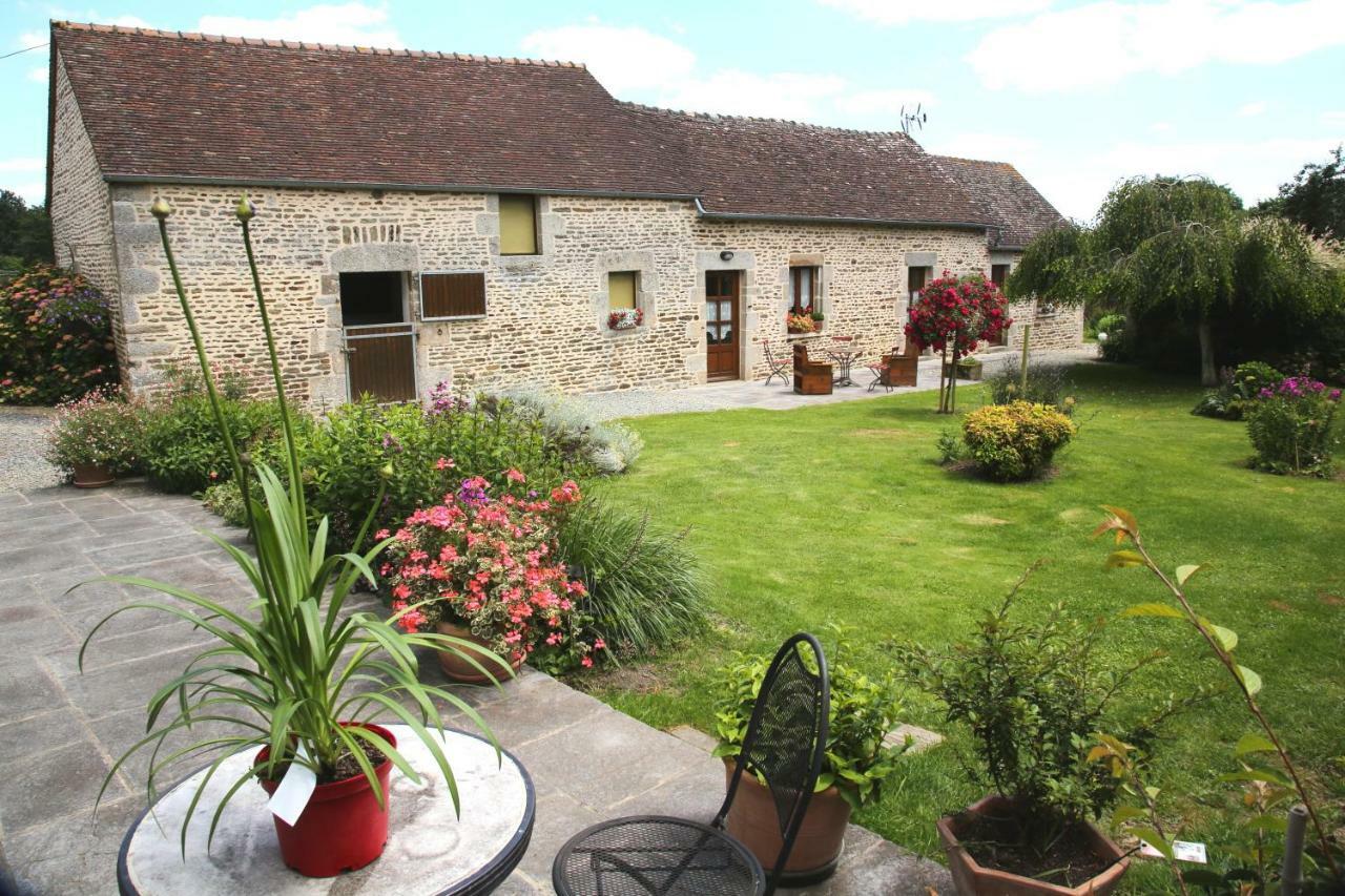 Chambre D'Hote Courtoux Saint-Denis-sur-Sarthon Kültér fotó